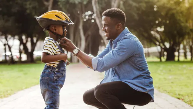 CR-Health-InlineHero-How-to-Buy-a-Kids-Helmet-1221